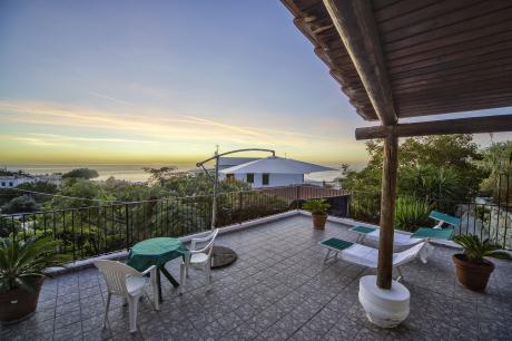 Offerte Hotel Villa Cimmentorosso | Forio | Categoria 3 stelle | Entrata Hotel Villa Cimmento Rosso-Forio-Isola d'Ischia